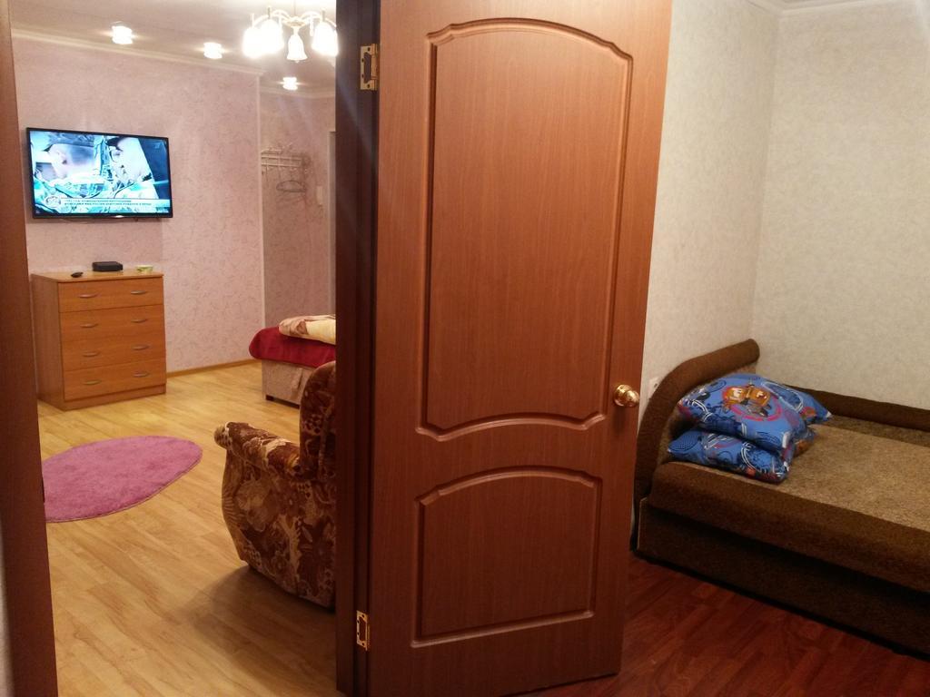 Apartment Na Oktyabrskoi Мурманск Екстериор снимка